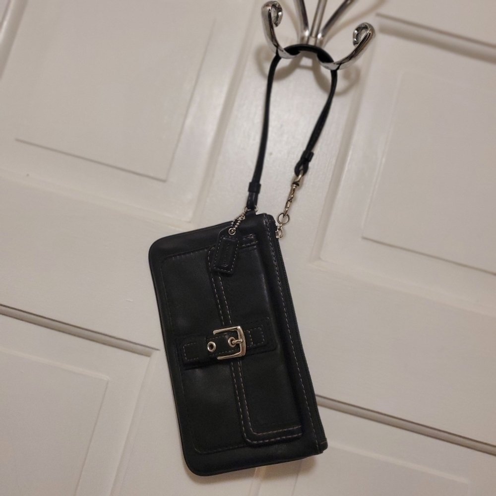 Coach Hampton Black Leather Wristlet - Picture 4 of 9